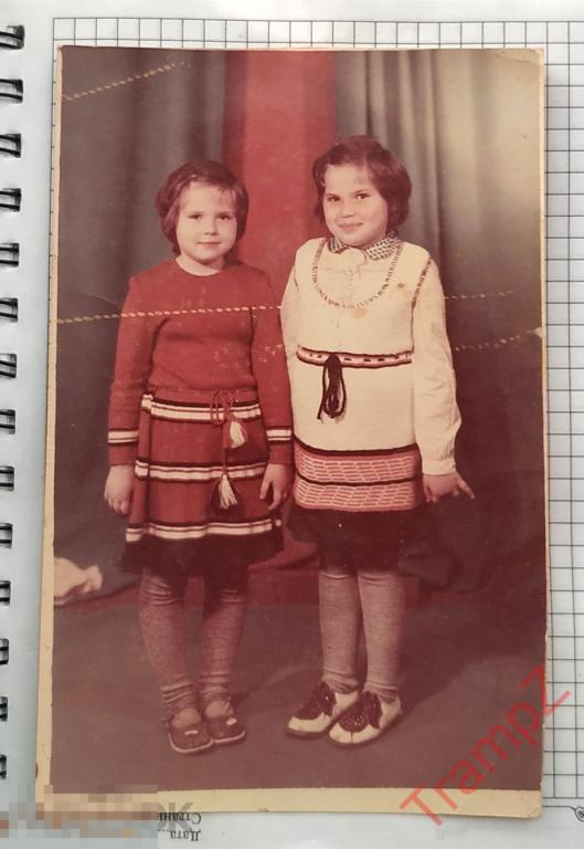 Фотография цветная дети девочки в вязаных платьях мода #34 