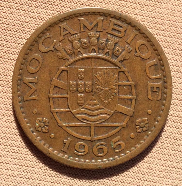 Мозамбик [португальская колония] 1 эскудо 1965 года.