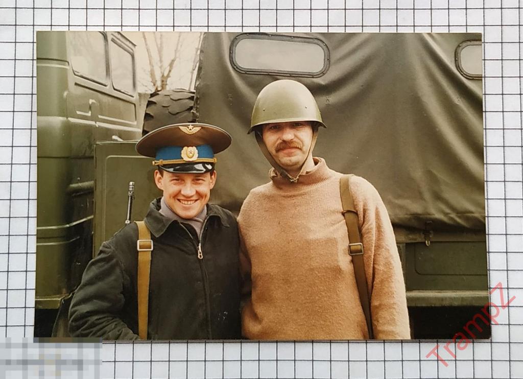 Фотография цветная военнослужащие, авиация, фуражка, каска, автомобиль, автомат #43*