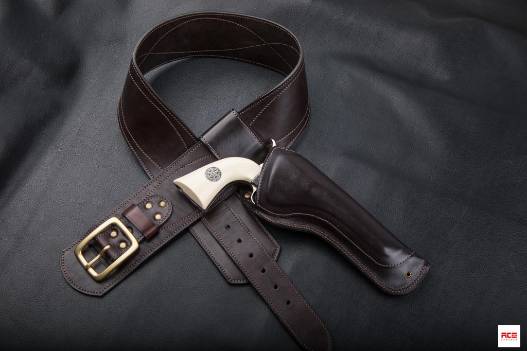 Кожаная кобура для револьвера Colt Peacemaker SAA авторской работы в ретро стиле