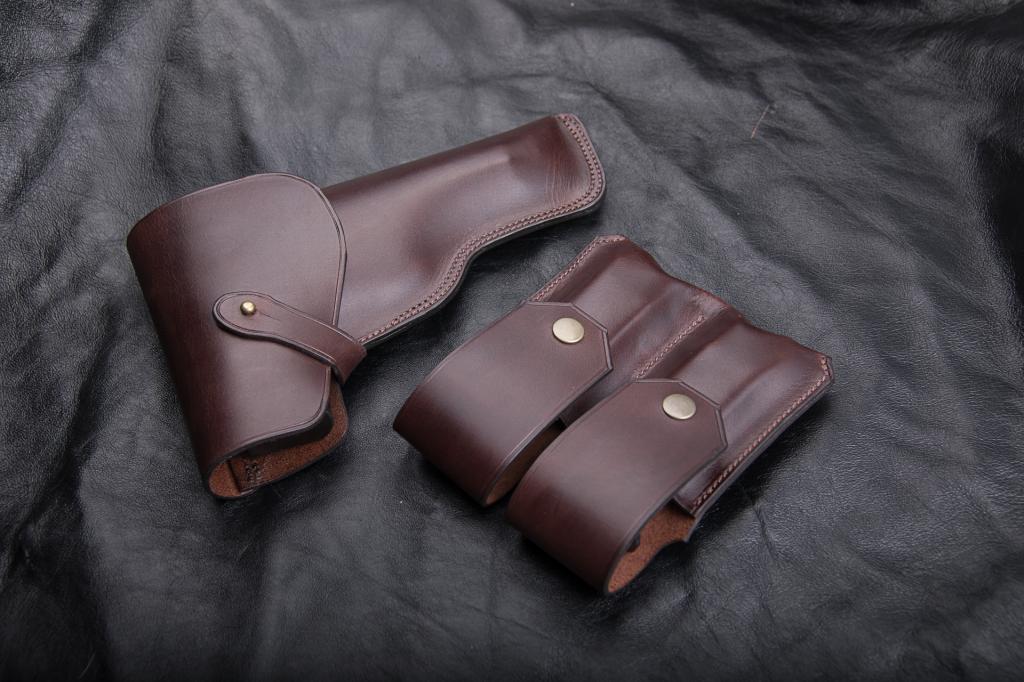 Кожаная кобура для пистолета Beretta 92FS авторской работы в ретро стиле