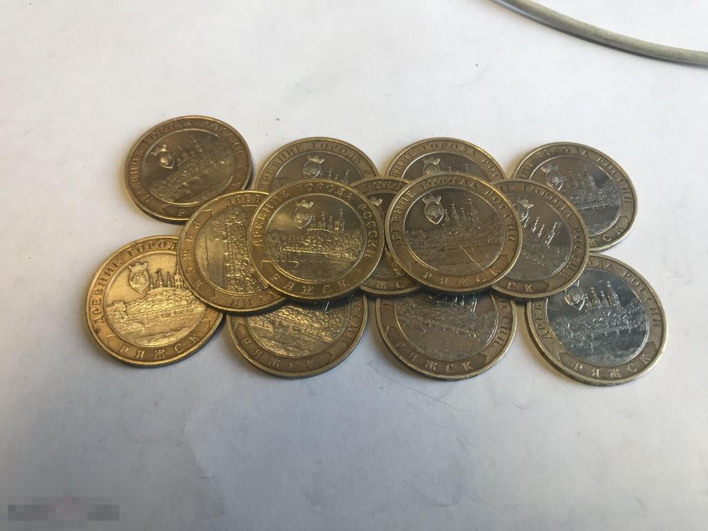 Монета биметал 10 рублей ряжск 2004 год много все чистенькие 