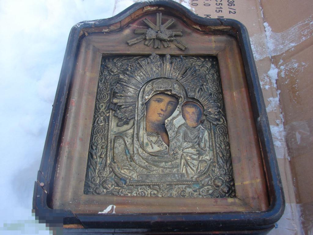 Икона Казанская БМ в киоте 