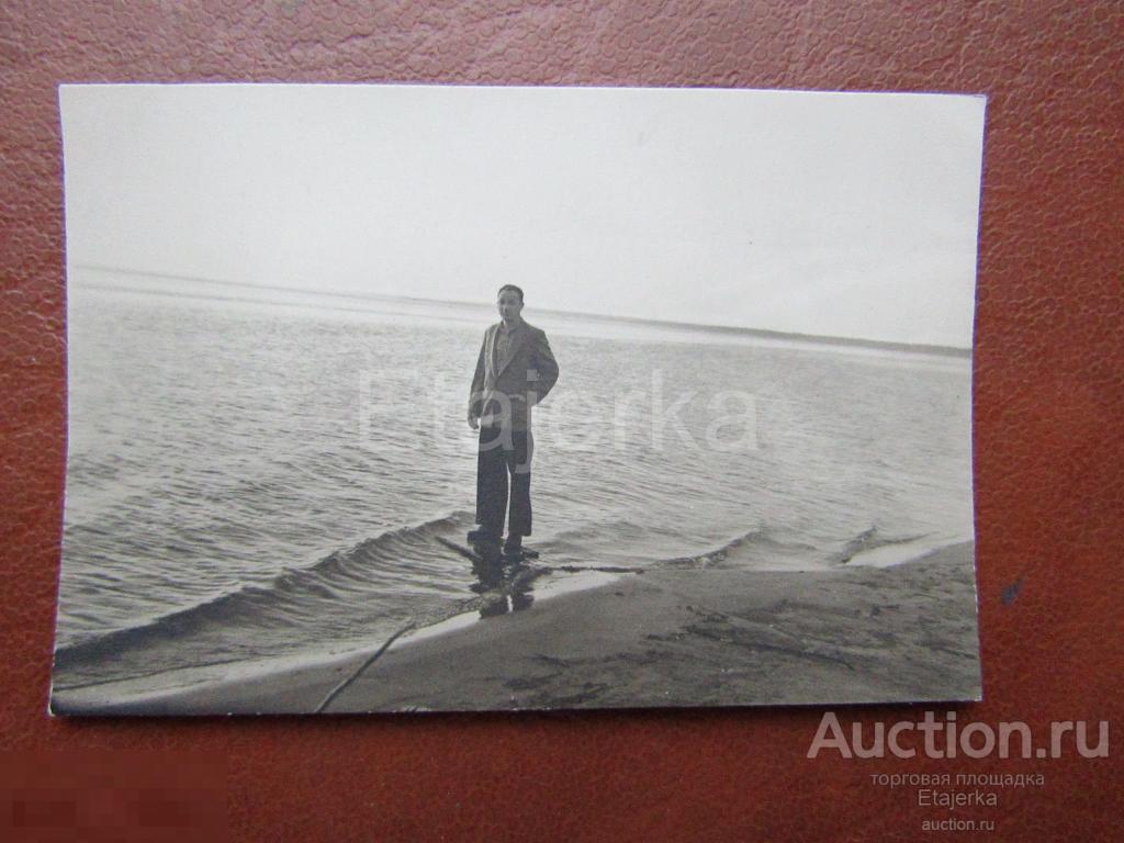 Мужчина . Солнечное    .  Фото СССР  . (Арх. Стар.). 