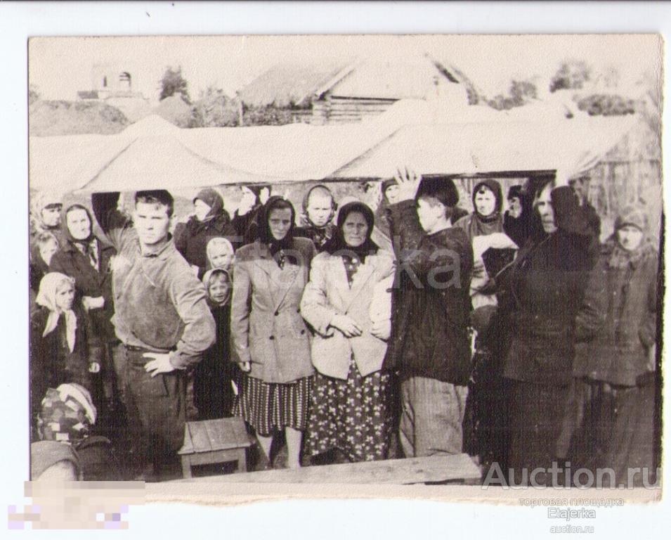 Несут гроб. Похороны. Деревня. Смерть. (Архив В) 23.Фото СССР. 