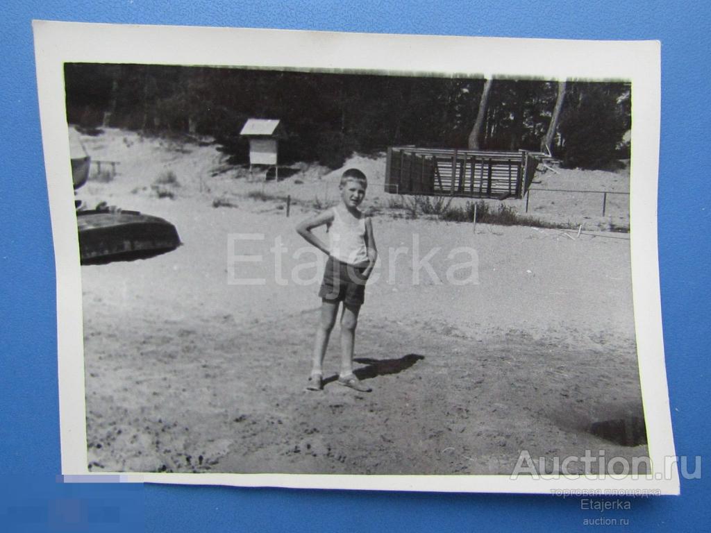 Мальчик  в  трусах . 1987. Прибалтика.    Фото     СССР ( АрЖ ) 