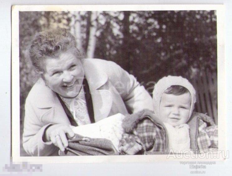 Ребенок в коляске . Дети.  Фото СССР. ( арх. Шулешко ) 