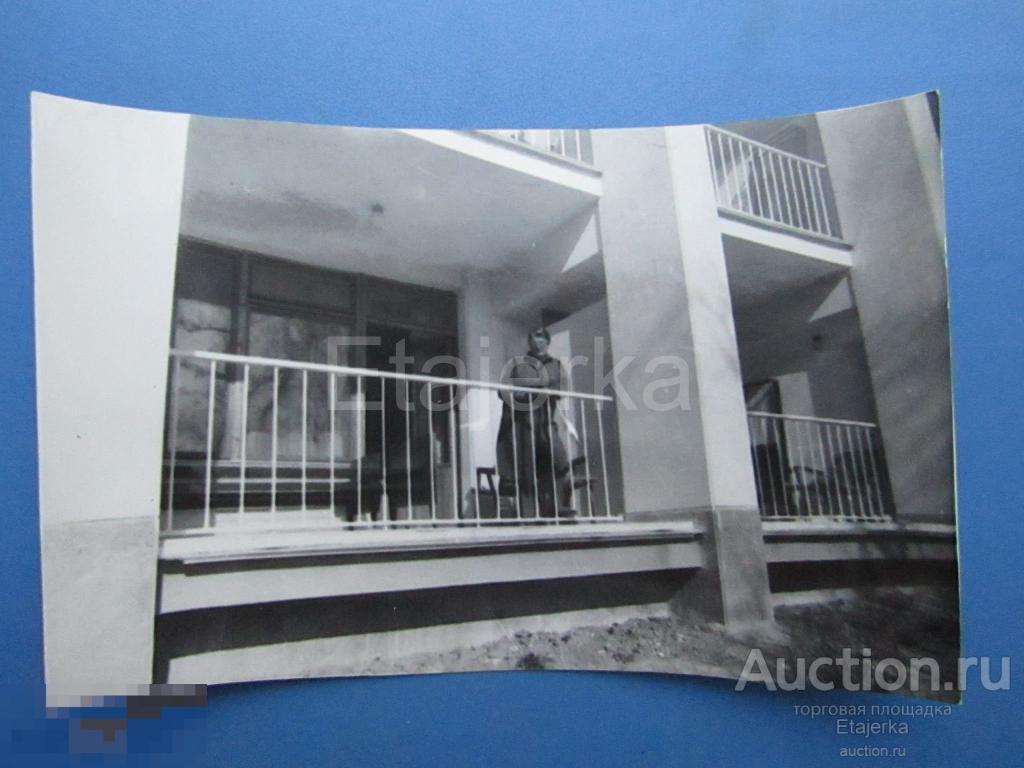 Санаторий "  Горный " .  Женщина в номере  .  Крым  .  Ливадия . 1986.  Фото СССР (СЛе) 