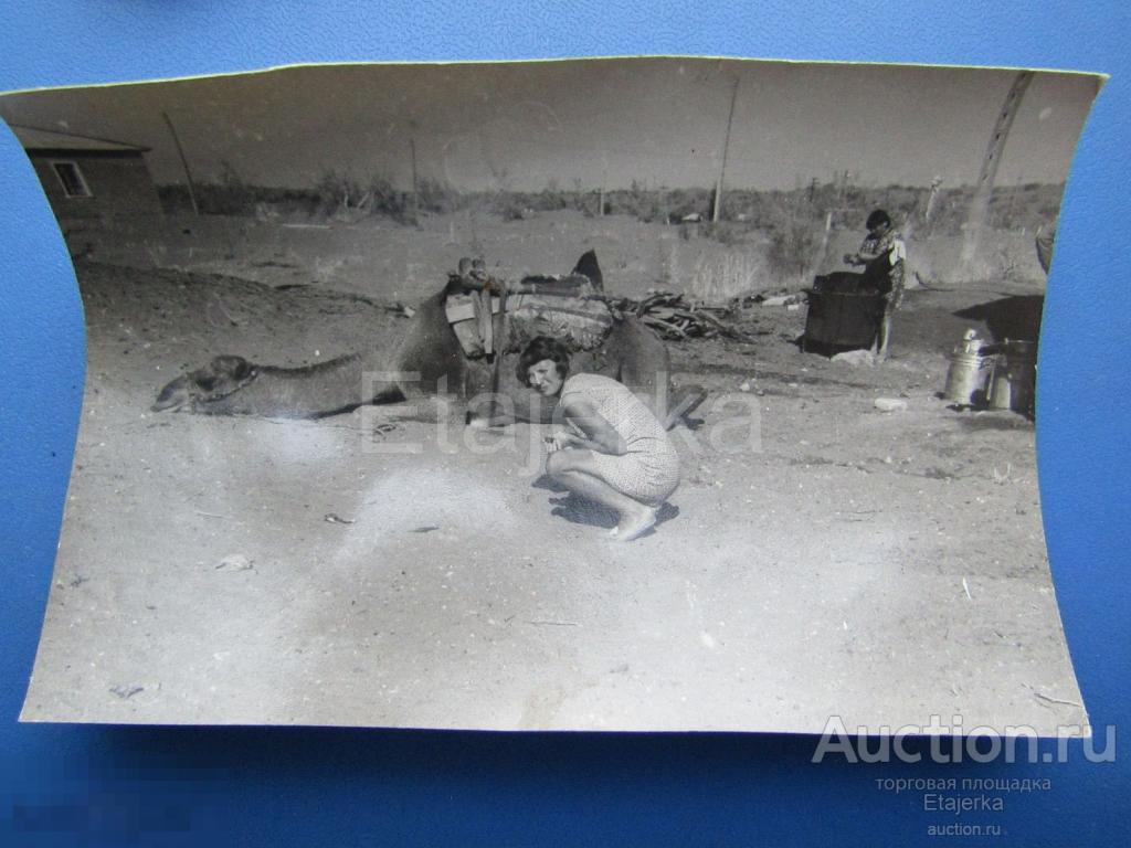 Работа в  пустыне  .    АЗИЯ  .Девушки  . Быт .  Узбекистан  ? 1970 .   Фото СССР . (ЛКВВИА) 