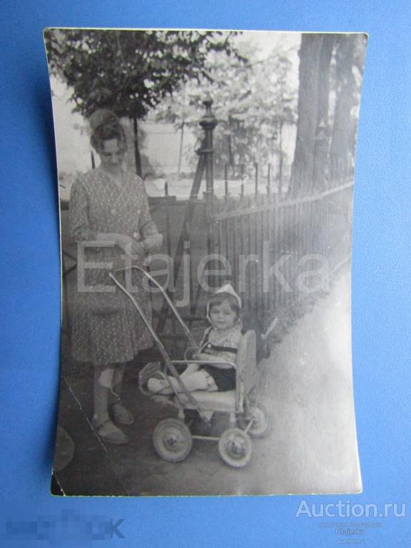 Ребенок в коляске. Женщина . Дети   .  Фото СССР (я30) 
