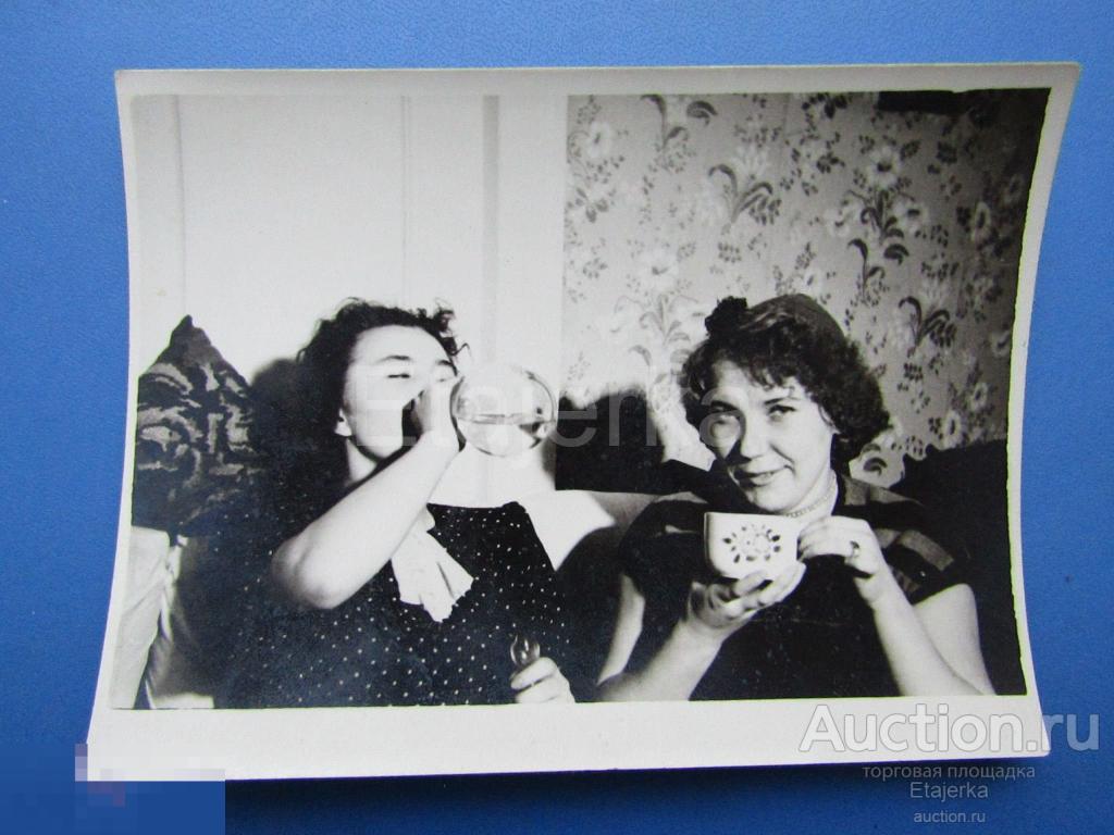 Девушки. Чаепитие. Мода .    Фото СССР (я30) 