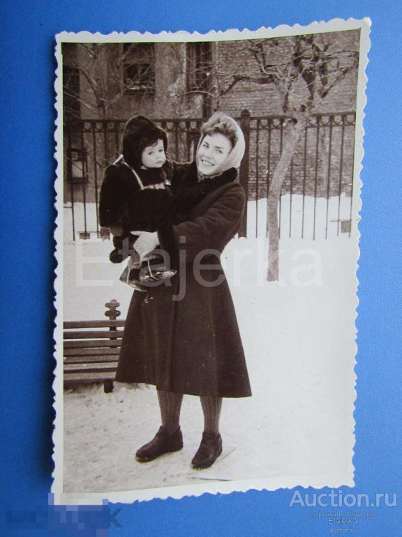 Женщина с ребенком . Зима . Мода.  .  Фото СССР (я30) 