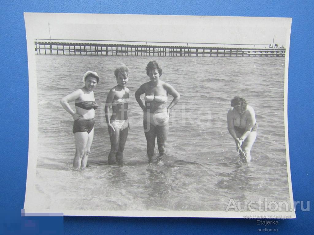 Женщина на пляже.  НЮ.  Море.   Фото СССР . ( арх. 26м) 