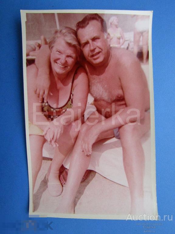 Мужчина и  женщина . НЮ. Пляж. Голые   . Судак.    Море .  Цветное     Фото СССР (СЛе) 