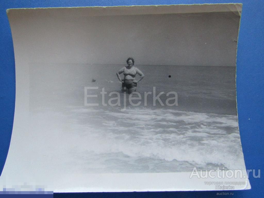 Женщины на пляже. море. НЮ   .  Фото СССР . (арх.Фр) 