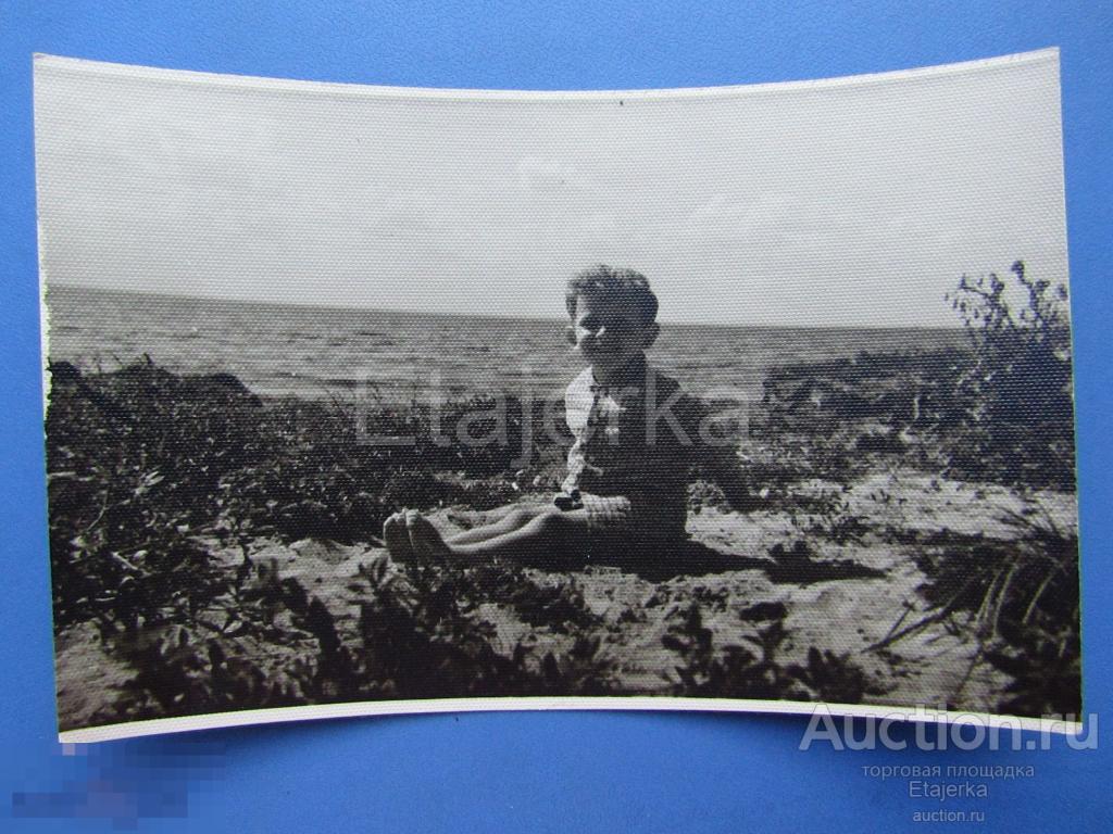 Мальчик  на пляже. Лето . Шорты  . Дети .   Фото СССР  (Арх. Стар.) 