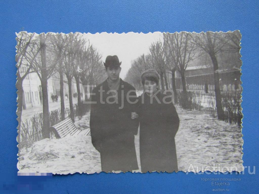 Парень . Девушка. Город .  Типы  .     Фото СССР .   ( в.ч Свердловск) 