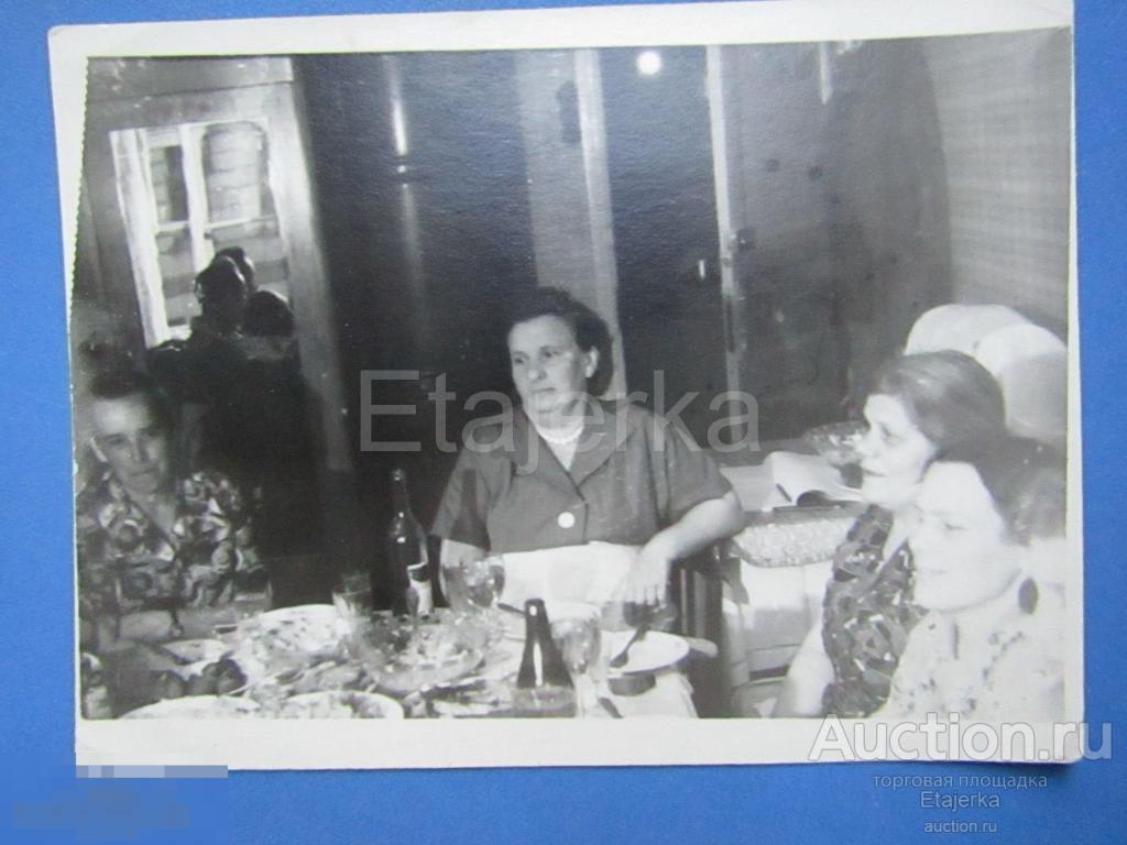 Женщины  за столом    .Алкоголь .   Фото СССР (В1) 