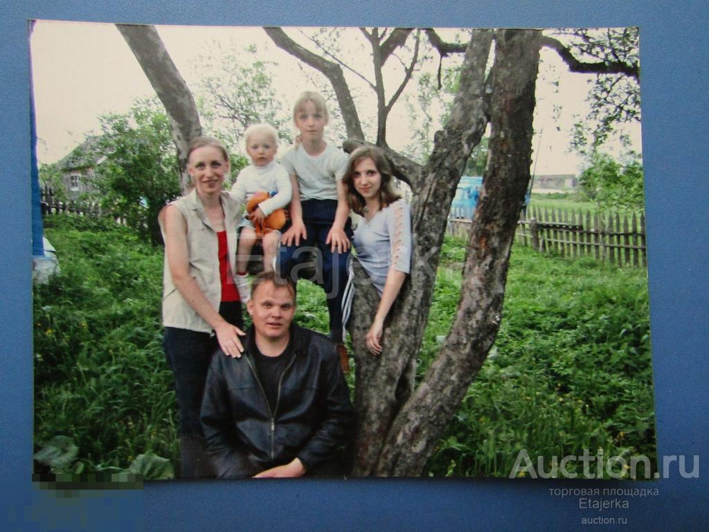 Девушки. Сад. Дети . парень . Лето .       Фото    ( АрЖ ) 