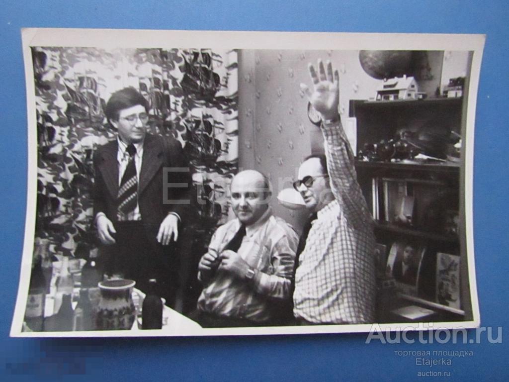 Мужчины за столом. Праздник. Алкоголь .     Фото СССР (СВУ) 