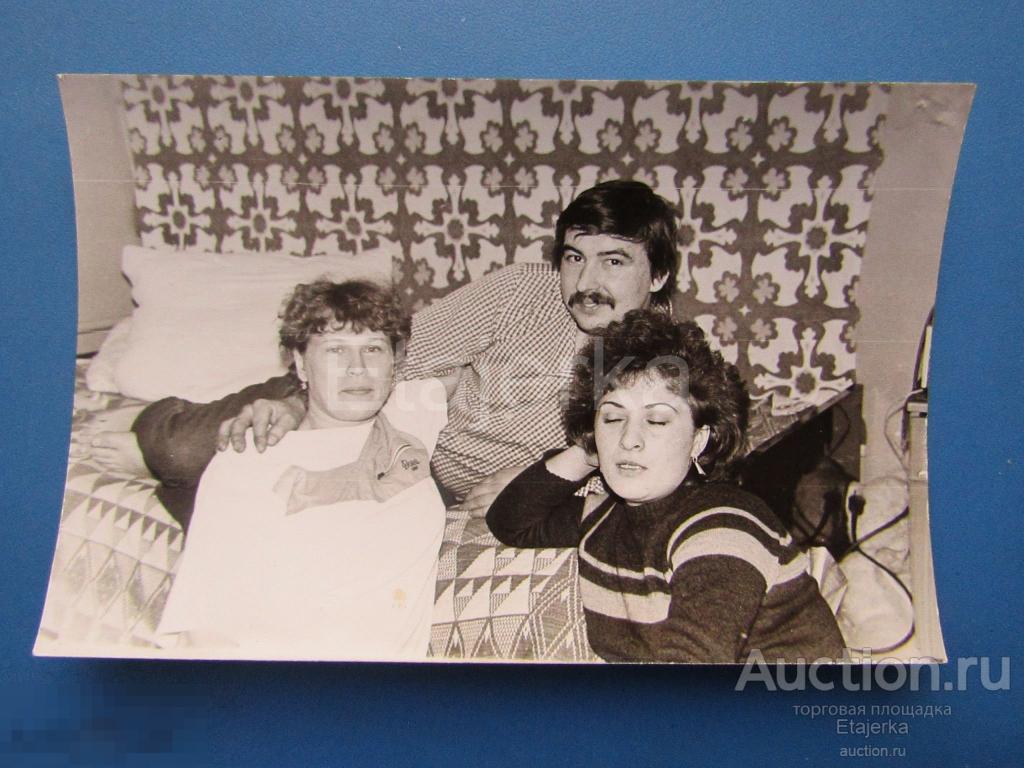 Девушки.  Парень. Общежитие .  Подруги  .   .Фото СССР (ОФ) 