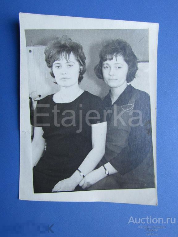 Девушки на кухне. Часы. Быт. Мода . Фото СССР. ( пчеловод) 