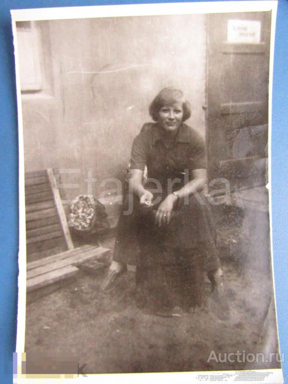 Девушка  . Баня .  Курит   . Фото СССР   .  ( арх. СЧ) 
