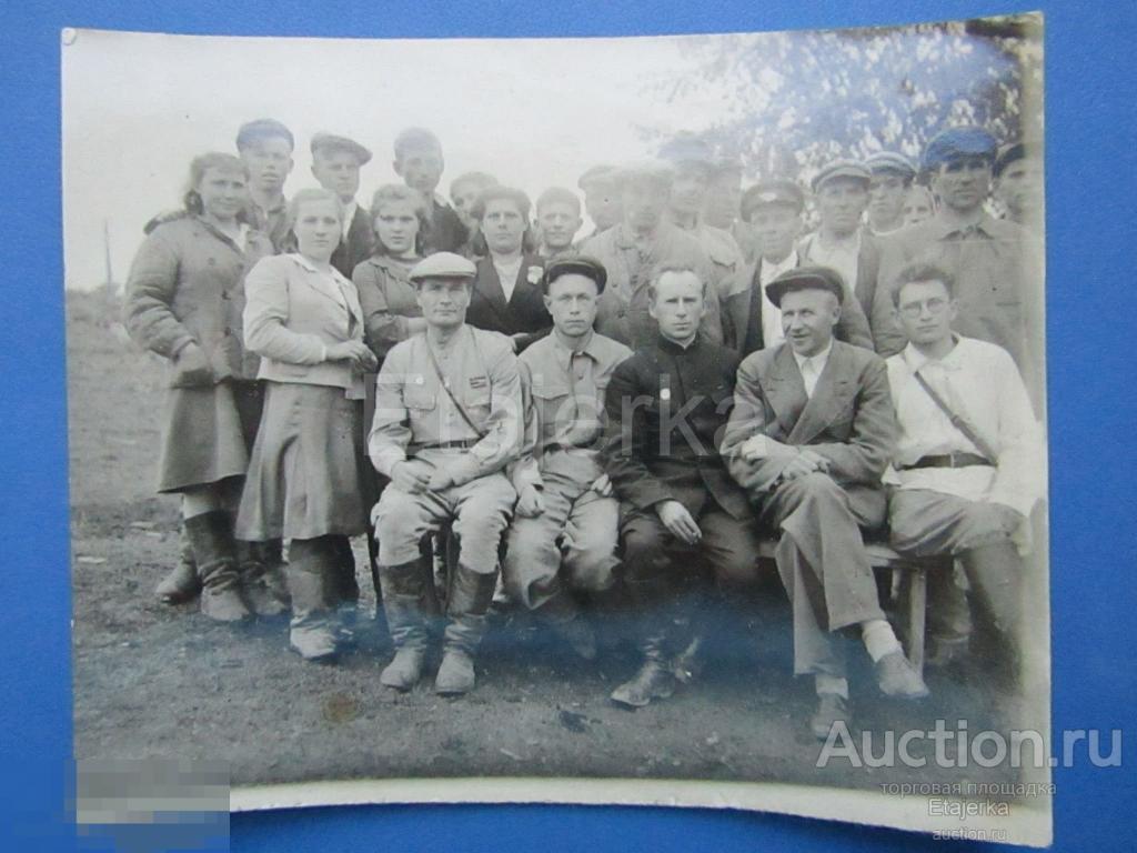 Мужчины и девушки.Военная Форма.  Старое   Фото СССР. ( пчеловод) 