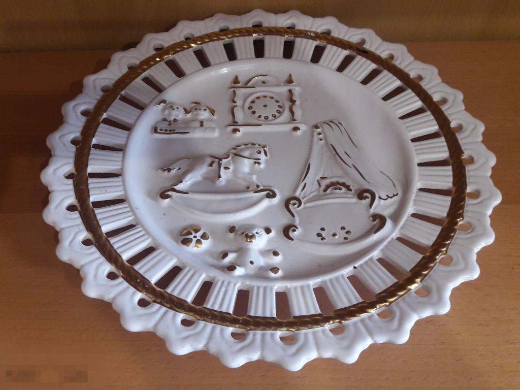 Фарфоровая тарелка "Игрушки". Германия. 