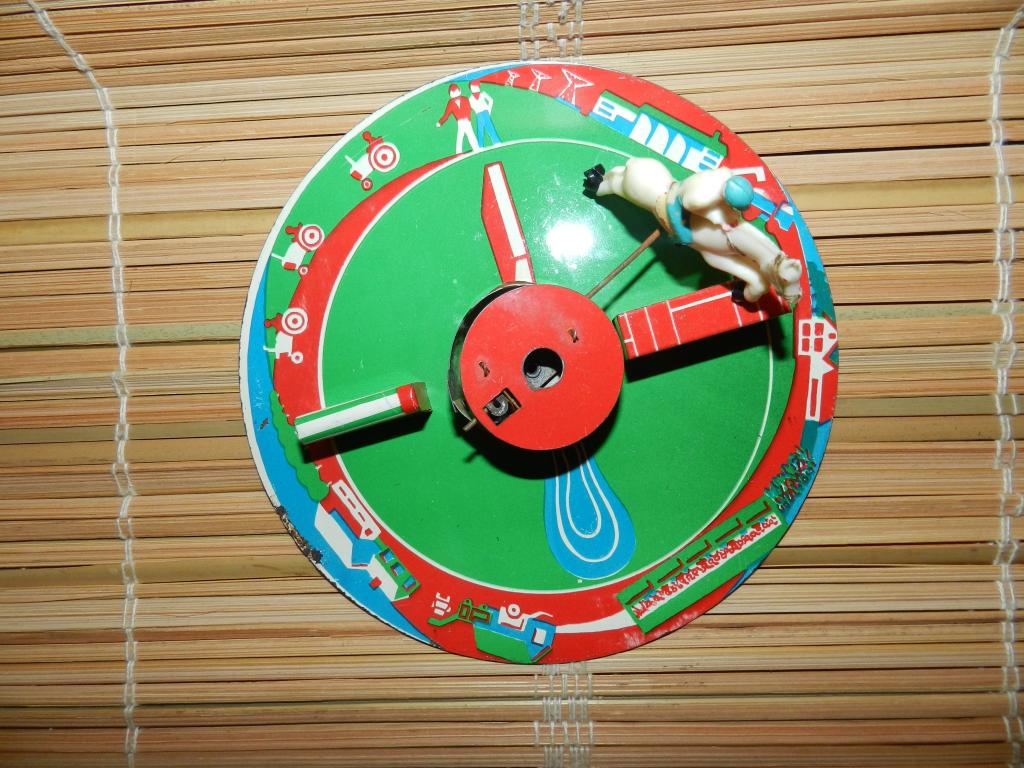 "ЮЛА-ВОЛЧОК"  МЕХАНИЧЕСКАЯ ЧАСТЬ. (МЕТАЛЛ) Игрушка СССР 1960-70г.г.