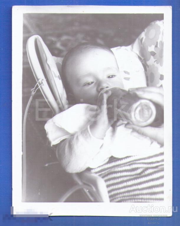 Ребенок.  Соска . Малыш. Дети  .  Женщина .   Фото СССР. ( арх. Королькова) 