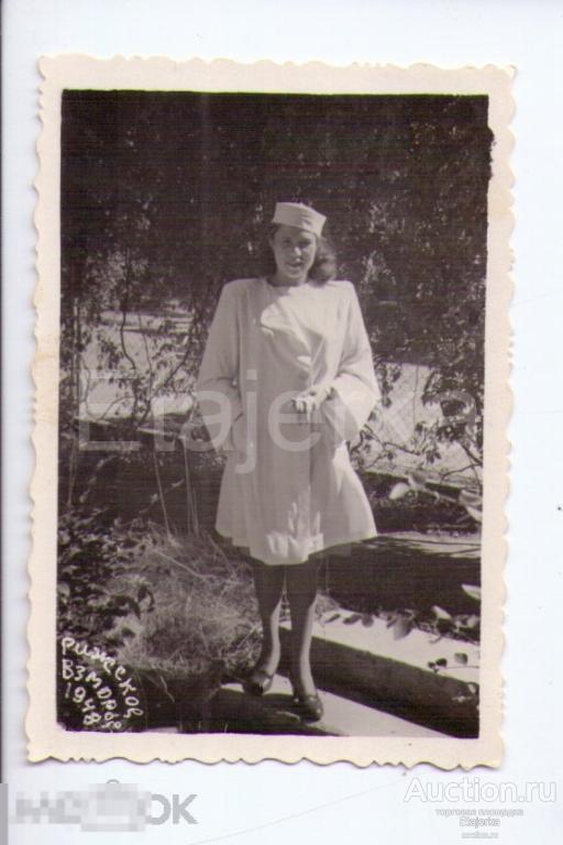 Девушка в белом. Рижское взморье 1948. Мода.Фото СССР.  (Архив К.) 57 