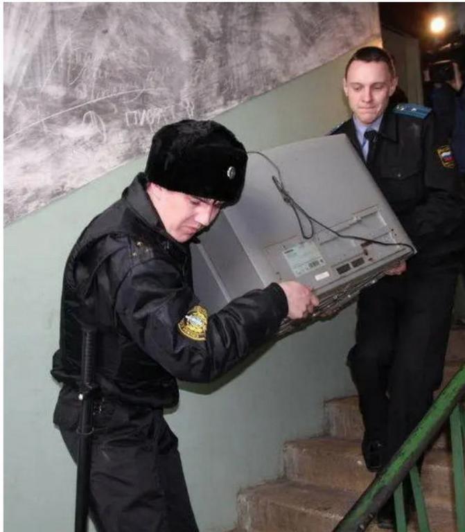 Участвовать в торгах арестованного имущества. Судебные приставы изъятие имущества. Конфискация