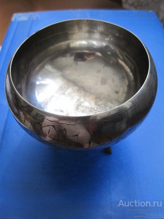 Вазочка посеребрённая, диаметр 11 см, высота 9 см.