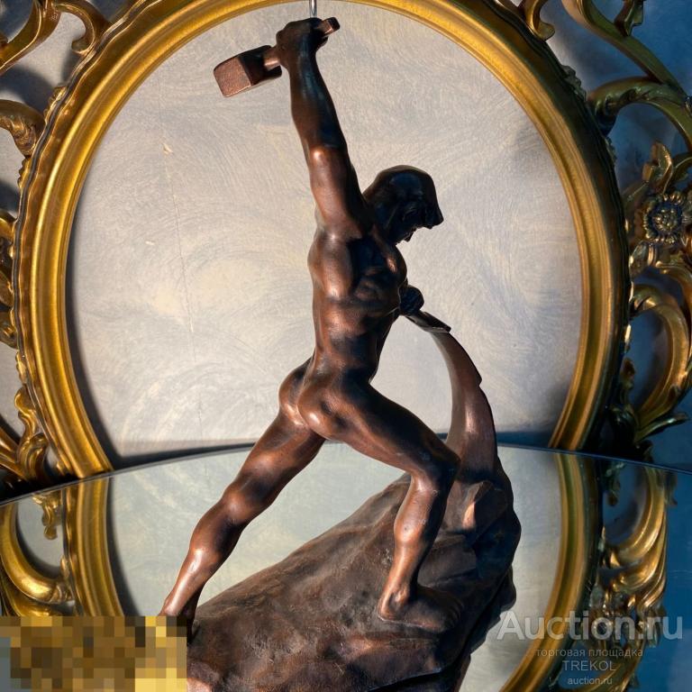 Скульптура  ‘Соцреализм  «Кузнец» Перекукем мечи на опала. Винтаж 1976г. Бронзирование 