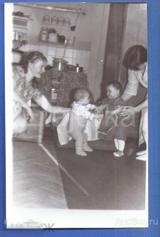 голые мамки c детьми Мамы убитых в ДТП детей на пикете в Николаеве: «Гальцов, вы трус, вы ни  разу к нам не вышли»