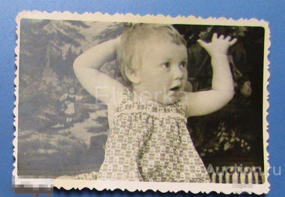 Ребенок  . Ковер  . Красная шапочка . Волк .   .  Дети.    Фото СССР (Т) 