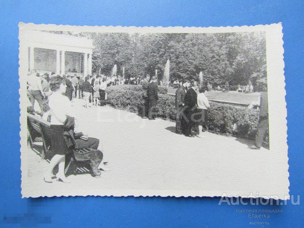 Девушка. Фонтаны. Петергоф    . Фото СССР   .  ( арх. БЧ) 