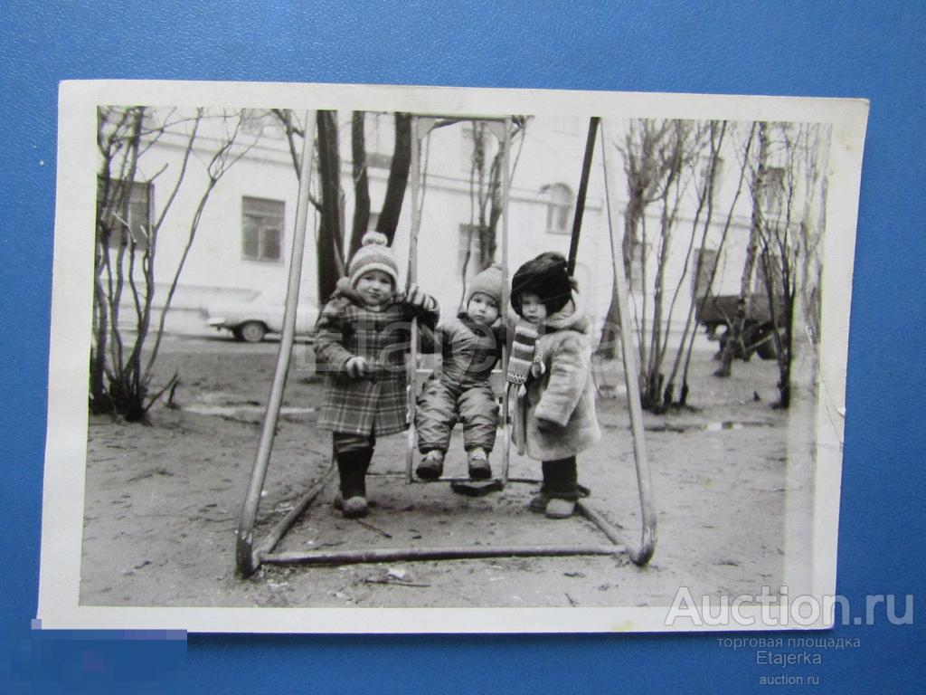 Дети. Мальчик    .Качели  .  Фото СССР. ( п30) 