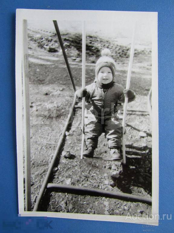 Дети. Мальчик    .Качели  .  Фото СССР. ( п30) 