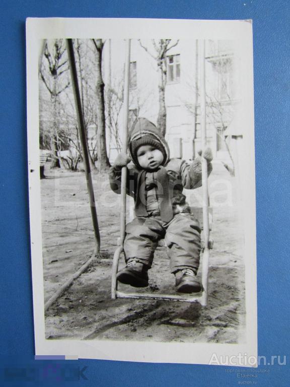 Дети. Мальчик    .Качели  .  Фото СССР. ( п30) 