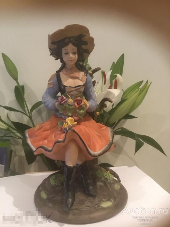 БОЛЬШАЯ СТАТУЭТКА. ИТАЛИЯ. ФАРФОР. БЕСПЛАТНАЯ ДОСТАВКА!!! 