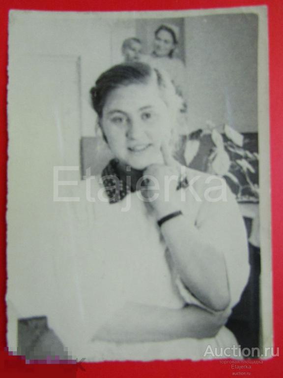 Девушка. Медицина .  Таваксай.  Ташкент. 1957 . Фото СССР. (Арх.1009) 