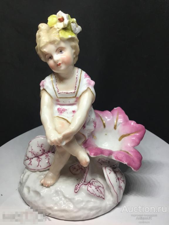 АНТИКВАРНАЯ СТАТУЭТКА. ДЕВУШКА НА ЦВЕТКЕ.  ГЕРМАНИЯ. БЕСПЛАТНАЯ ДОСТАВКА! 