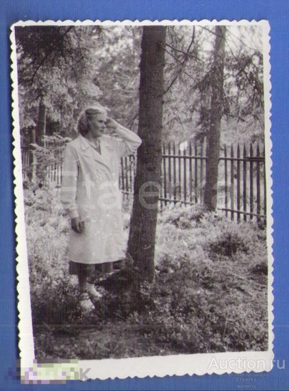 Дача  детского сада   Девушка     1953  Вырица ? Громово  ?  Фото СССР. ( Выр .)