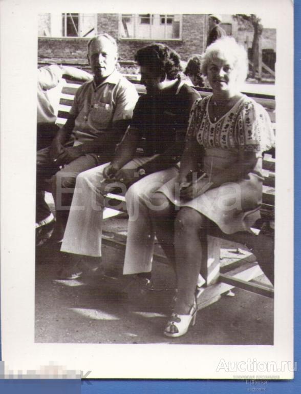 Женщина. Мини юбка  . Мужчина   .Фото СССР . ( Арх. Зсд ) 