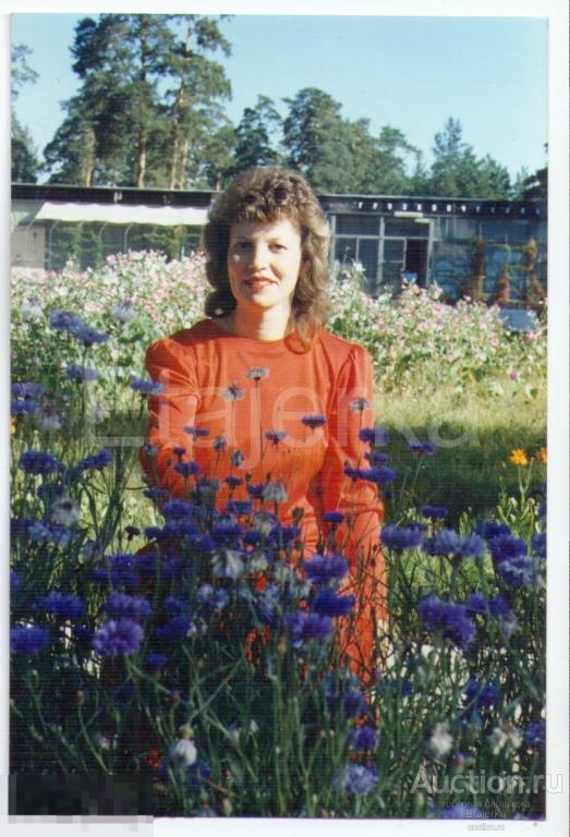 Девушка. Лето   . 90 - е годы. Фото цветное   ( арх. ЧМ) 