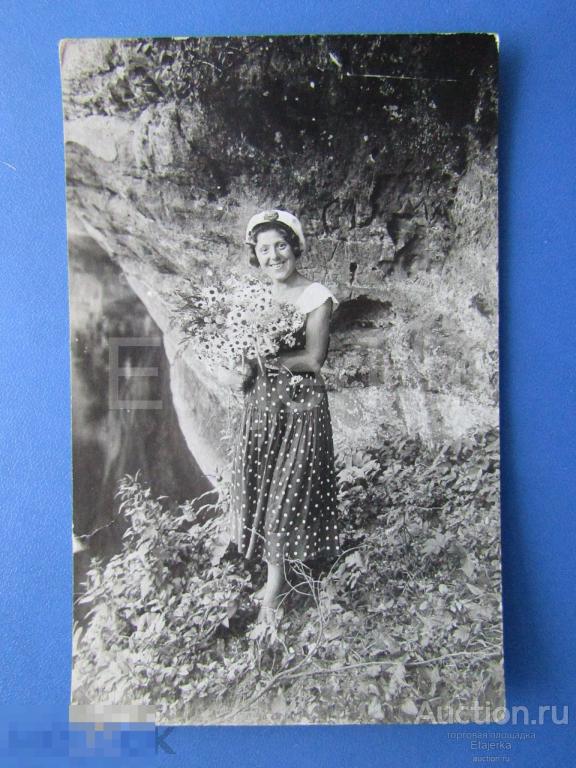 Сиверская. 1939 .   Девушка. Берег  реки Оредеж  .   Мода.    Фото СССР . ( Арх. Зсд )