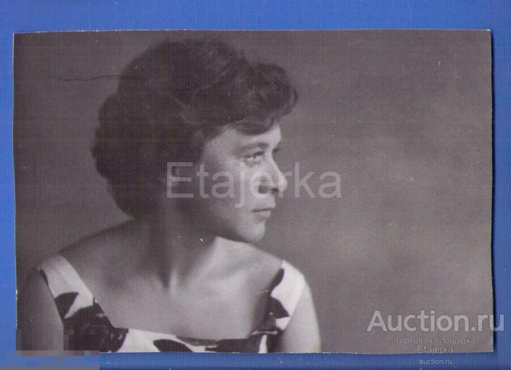 Девушка в  сарафане  .  Прическа.  Мода.  НЮ. Позирует .  Фото СССР. (пж) 