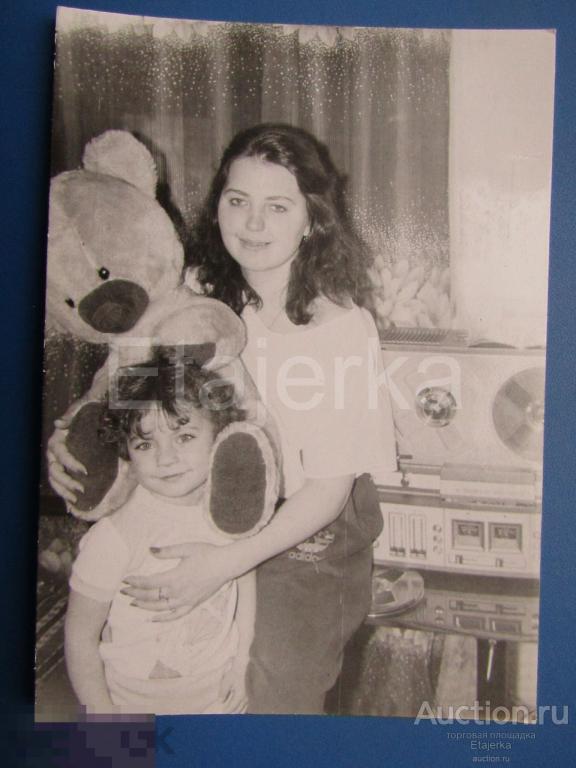 Мальчик . Плюшевый  мишка.  Игрушка.  Девушка .  Мода.  Магнитофон. Фото СССР (Т) 